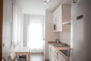 Dapur atau dapur kecil di Apartamentos Somo