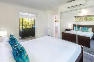 Voodi või voodid majutusasutuse Heliconia Grove - 1 bedroom - on Hamilton Island by HIHA toas