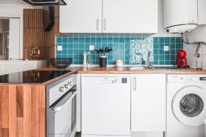 Kitchen o kitchenette sa Apart Magnolia - Alvor - BY BEDZY