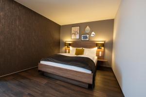 Una cama o camas en una habitación de V Boutique Hotel Böblingen