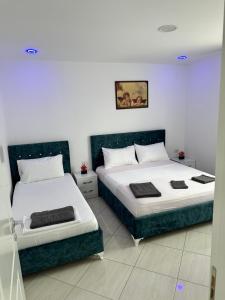 Giường trong phòng chung tại Hotel Ersi