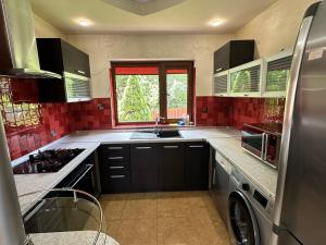 A kitchen or kitchenette at Cottage Zelman