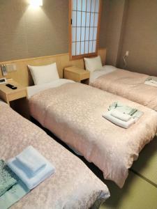 Gulta vai gultas numurā naktsmītnē Hotel Hanakomichi