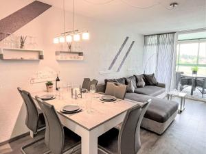 een woonkamer met een tafel en een bank bij Apartment Flieder - F 96 by Interhome in Dittishausen