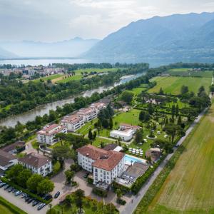 una vista aérea de una ciudad con un río en Villa Favorita - Parkhotel Delta, en Ascona