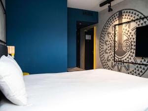 Cama ou camas em um quarto em Ibis Styles Abidjan Marcory