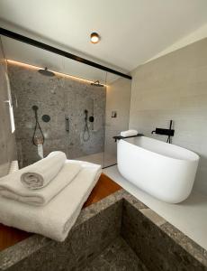 Kamar mandi di Jesolo Luxury Suites