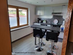 Una cocina o kitchenette en Privatunterkunft Straubing