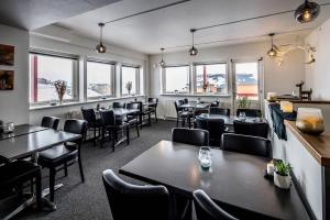 HOTEL SØMA Ilulissat tesisinde bir oturma alanı