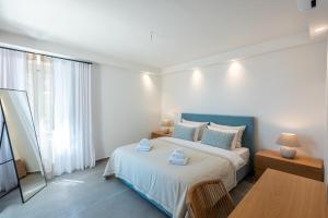 Cama ou camas em um quarto em Sampatiki Suites - 4 Star Seaview Luxury Suites With Breakfast And Spa - Opened 2024