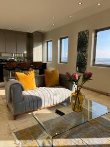 A seating area at The Franklin Luxury Apartments