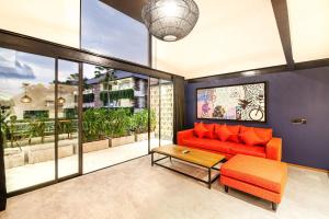 Кът за сядане в Contemporary Loft 200m From Canggu Shoreline