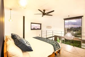 Легло или легла в стая в Contemporary Loft 200m From Canggu Shoreline