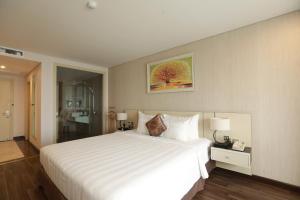 Central Hotel Thanh Hoa 객실 침대