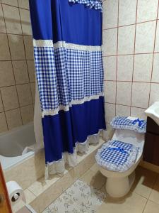 Et bad på Hostal El Tatio, habitación doble con baño privado