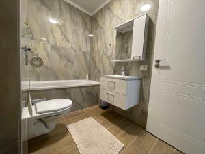 Apartament R&R tesisinde bir banyo