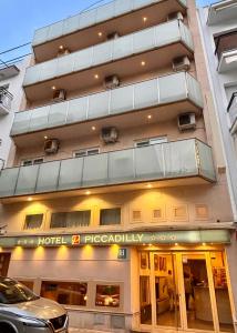 d'un bâtiment avec un hôtel ricochetactivel dans l'établissement Hotel Piccadilly Sitges, à Sitges