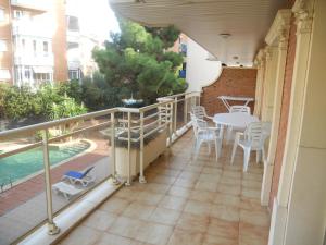 A balcony or terrace at Apartamentos Palas Salou