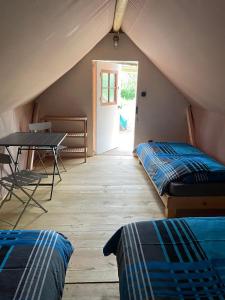 A bed or beds in a room at Camp du Père Castor