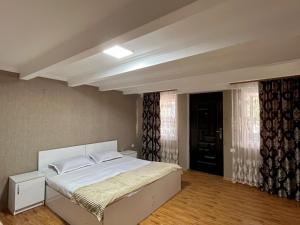 Ліжко або ліжка в номері Hotel Doko