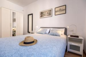 Cama ou camas em um quarto em Tarragona Apartments