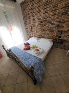 A bed or beds in a room at Casa Vacanze dell'aviatore