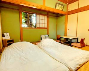 Una cama o camas en una habitación de 富士吉田かつまたや