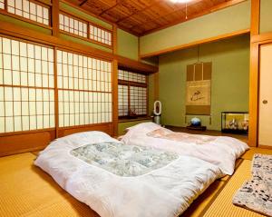 Una cama o camas en una habitación de 富士吉田かつまたや