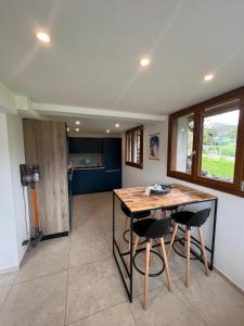 A kitchen or kitchenette at Appartement in the mountains