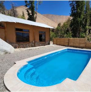 Casa Piedra piscina privada में या उसके करीब स्विमिंग पूल