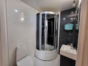 חדר רחצה ב-Velvet loft apartment city centre