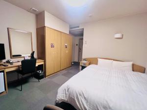 เตียงในห้องที่ Dormy Inn Express Sendai Hirose Dori