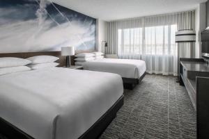 Posteľ alebo postele v izbe v ubytovaní Newark Liberty International Airport Marriott