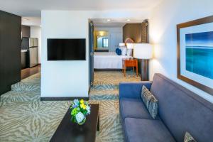 Cambridge Suites Hotel Halifax में टेलीविजन और/या मनोरंजन केंद्र