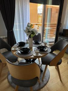 Posedenie v ubytovaní Apartman Luxera Kalman