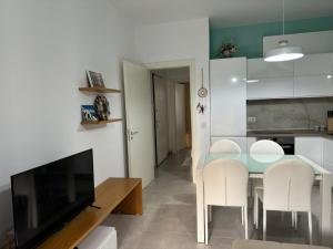 Cuina o zona de cuina de Valamar Residenc , ROAN apartment, Gjiri i Lalzit, Albania