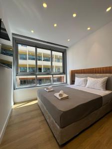 A bed or beds in a room at PortStay - Complex N71