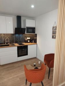 Appartement, centre Langres 2廚房或簡易廚房