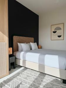 A bed or beds in a room at 3 Room Luxury Design Apartment with Airconditioning, Close to Gent St-Pieters Station