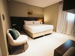 A bed or beds in a room at Zielo Hotel