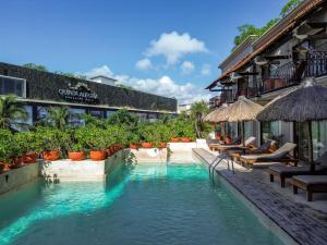 Hồ bơi trong/gần Caribbean Paradise Hotel & Spa - 5th Avenue