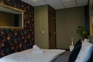 เตียงในห้องที่ B&B Enjoy Nijmegen