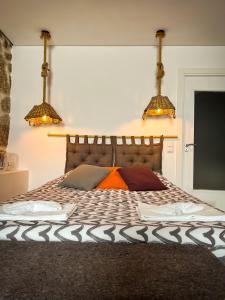 A bed or beds in a room at Casa da Fonte Grande - By Cabralina Apartments