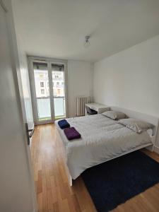 Una cama o camas en una habitación de Appartement T4 avec terrasse et parking