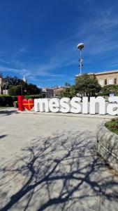 a sign for a museum in a parking lot at U Baruni B&B in Messina