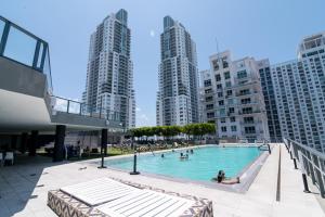 Piscina a Luxurious King Bed Suite in Downtown Miami o a prop