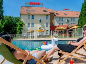 Kolam renang di atau dekat dengan greet Hotel Beaune