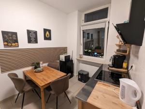 Una cocina o kitchenette en Schönes Appartment im Zentrum von Koblenz II