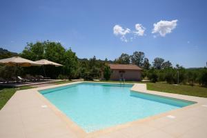 A piscina localizada em Antinea Olympian Villa ou nos arredores