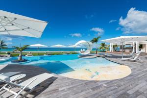 Hồ bơi trong/gần Villa in St Martin unbelievable luxurious and contemporary beach